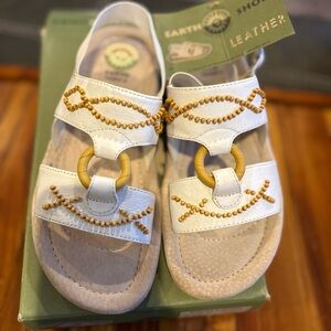 Earth Shoe Erie Sandal Women 7.5 White Beaded Comfort